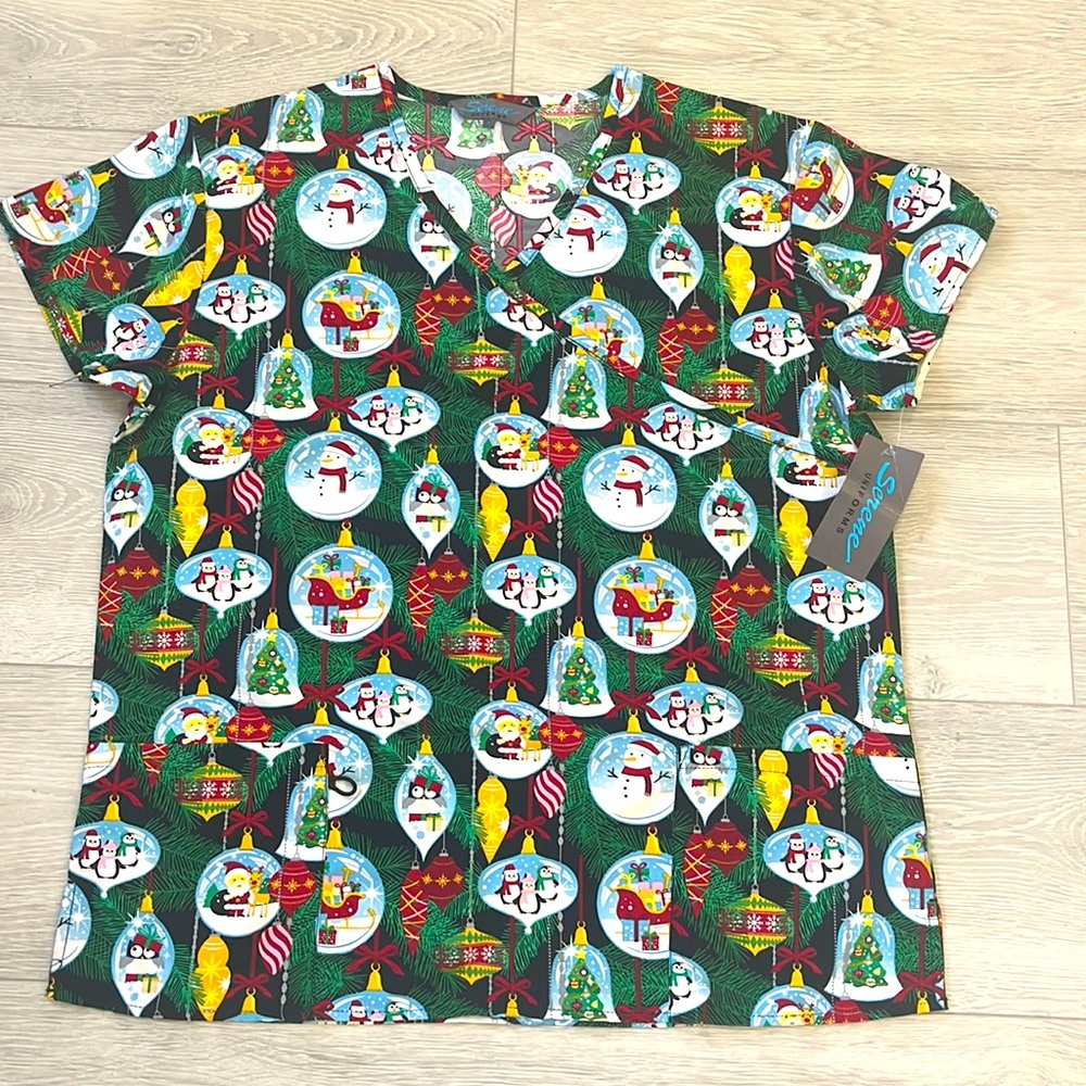 SERENE UNIFORM Holiday Christmas Scrub Top—Size Medium